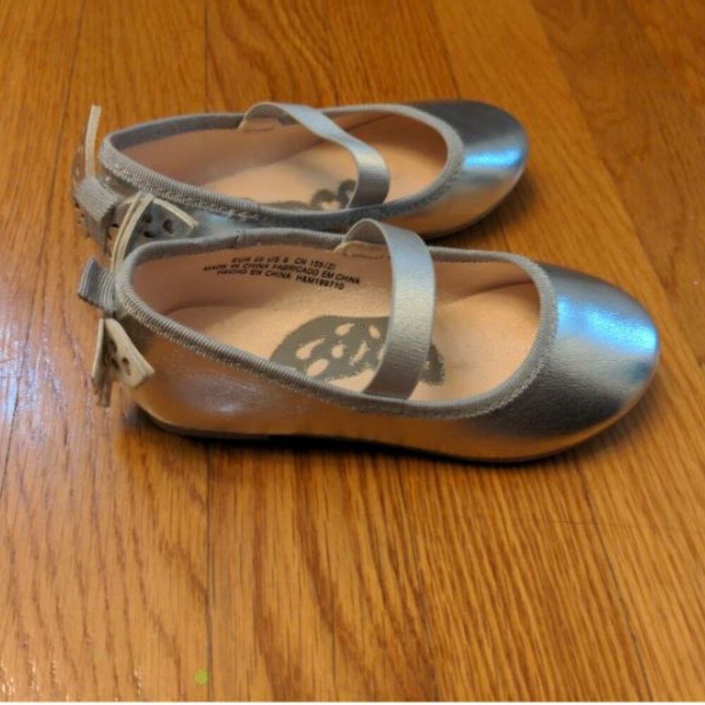 H&M SILVER SLIP ON FANCY BUTTERFLY FLATS SHOES PARTY GIRLS TODDLER SIZE 8
